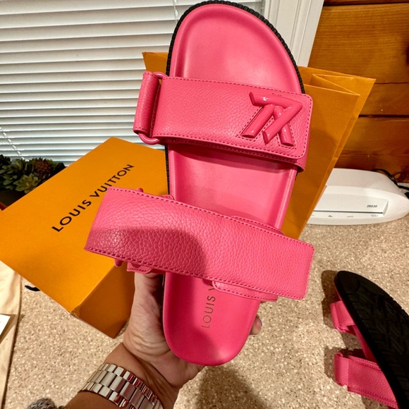 Louis Vuitton adorable pink mule sandals slides. size 8 US. Excellent condition. - Picture 11 of 16